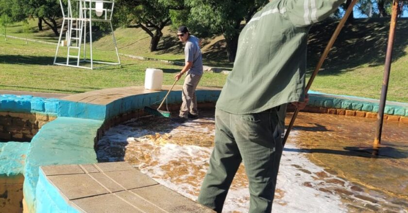 Realizaron limpieza en los piletones del Parque del Sur