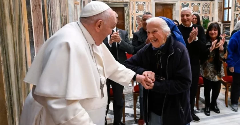 Geneviève Jeanningros: la monja que lloró frente al féretro de Francisco, tiene una historia cercana a la Argentina