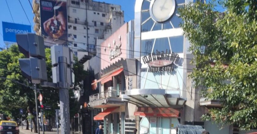 Cerró el Manhattan Club Grand Café en Belgrano y vecinos expresaron su sorpresa en las redes