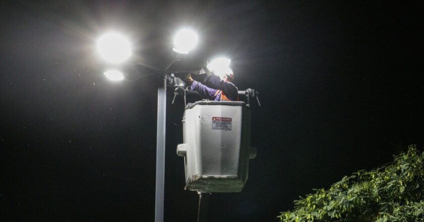 Plan de iluminación: durante abril se trabajará en 13 barrios de la ciudad