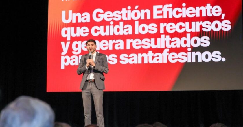 Pullaro llamó a “construir el futuro de Santa Fe con humildad y esfuerzo”