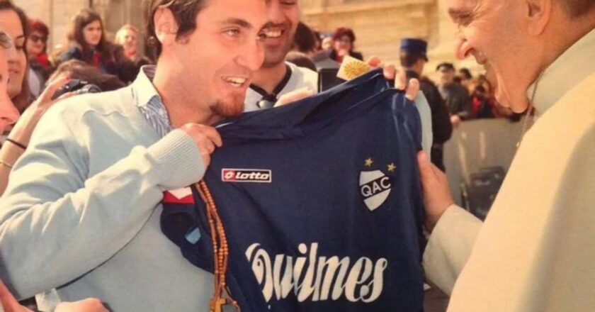 Los clubes de la Primera Nacional le rinden homenaje al Papa Francisco tras su fallecimiento