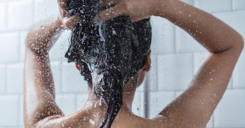 Qué evitar en tus productos capilares para prevenir la caída