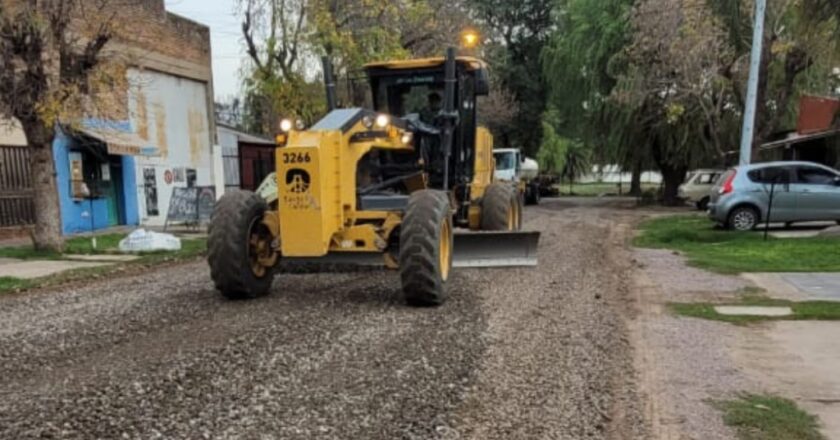 El Municipio realiza una fuerte inversión para mejorar hasta 50 calles por mes con ripio en el norte
