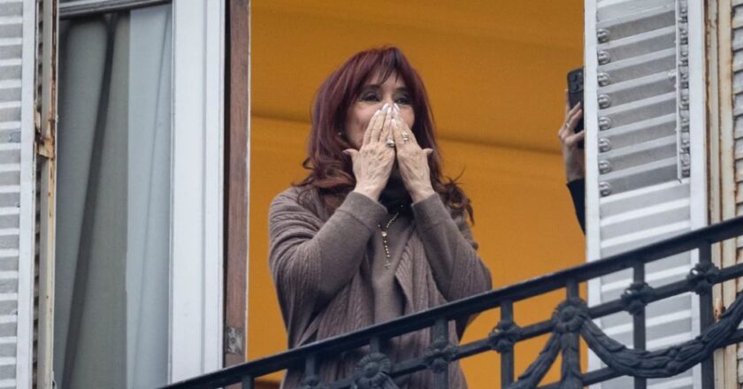 Cristina Kirchner se prepara para presentarse el miércoles en Comodoro Py