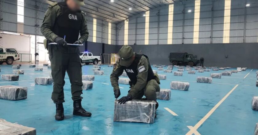 Tiró una mochila con droga y Gendarmería halló más de 3 toneladas de marihuana