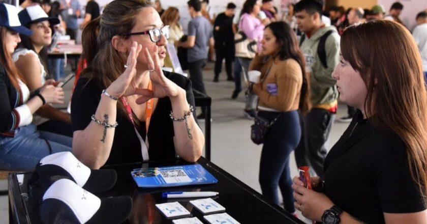 Un centenar de empresas ofrecerán más de 1.000 oportunidades laborales en la Expo Empleo de Rosario 2025, que organiza Provincia