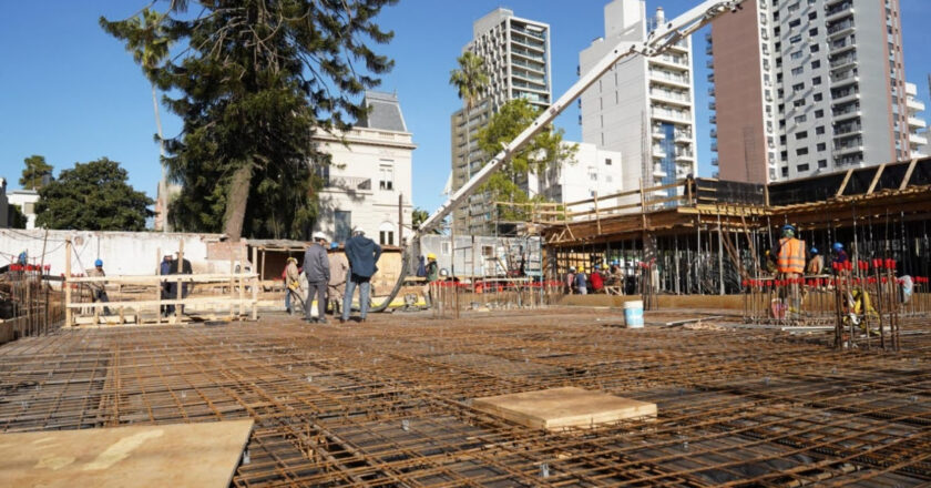 Instituto Almirante Brown: ya asoma la estructura de hormigón en el nuevo edificio que construye Provincia