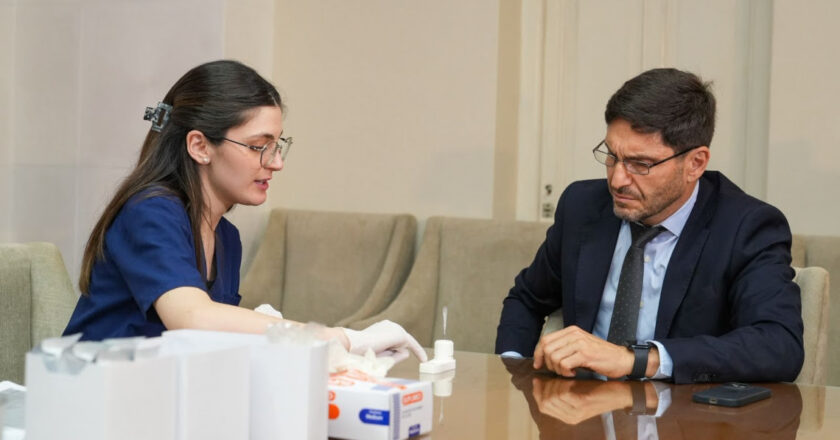 Santa Fe puso en marcha los narcotest a las fuerzas de seguridad y Pullaro se realizó el primero