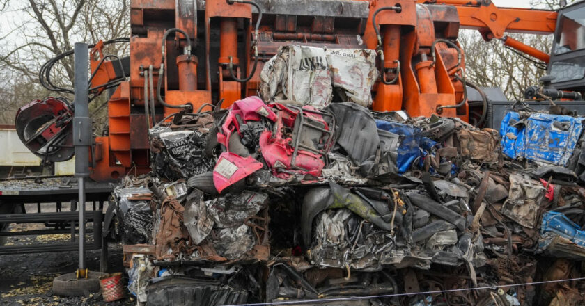 Provincia terminó con el “cementerio de autos” de La Tablada y avanza en la recuperación del espacio público