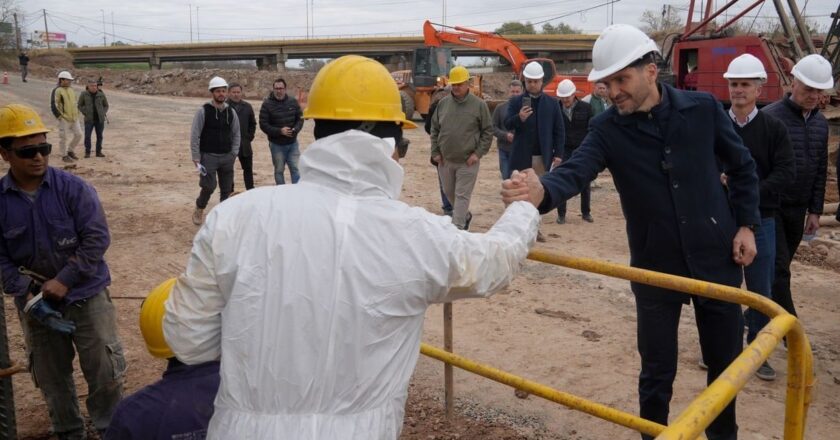 Gobernador Maximiliano Pullaro supervisó obras en la Cascada del Saladillo de Rosario