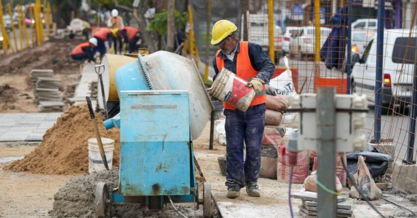 Acuerdo Capital: la pavimentación de calle Larrea y avenida Peñaloza entra en la etapa final