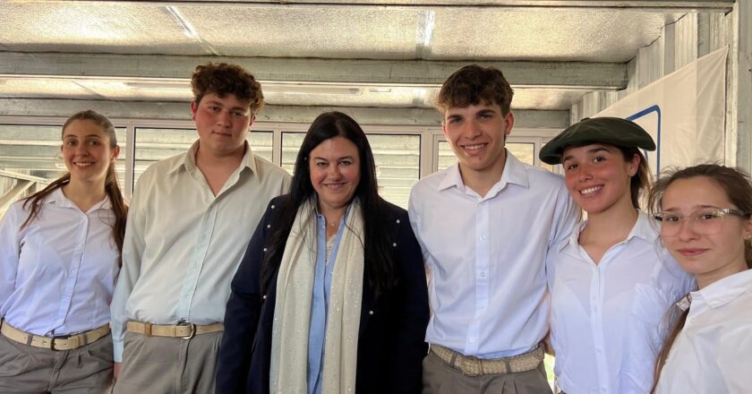 Venado Tuerto: Agrotécnica inaugura primer tambo robotizado escolar del país