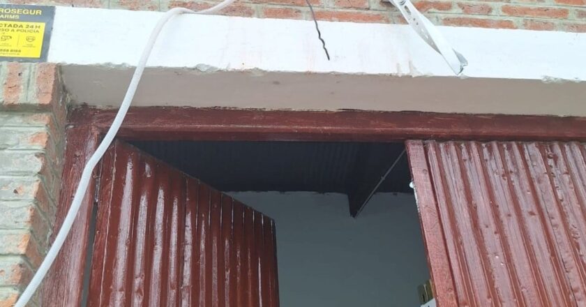 Robo de aire acondicionado en la Biblioteca Popular Bayer de Santa Fe: reclaman mayor seguridad e iluminación