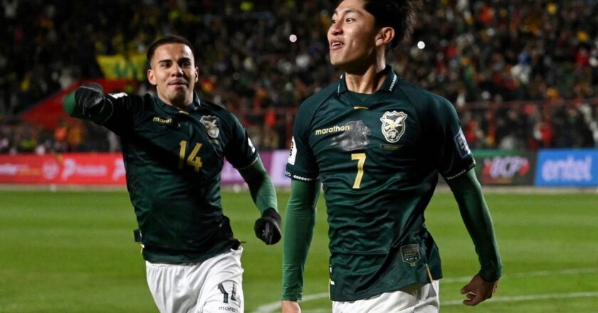 Bolivia vence a Brasil en La Paz y sueña con el Mundial
