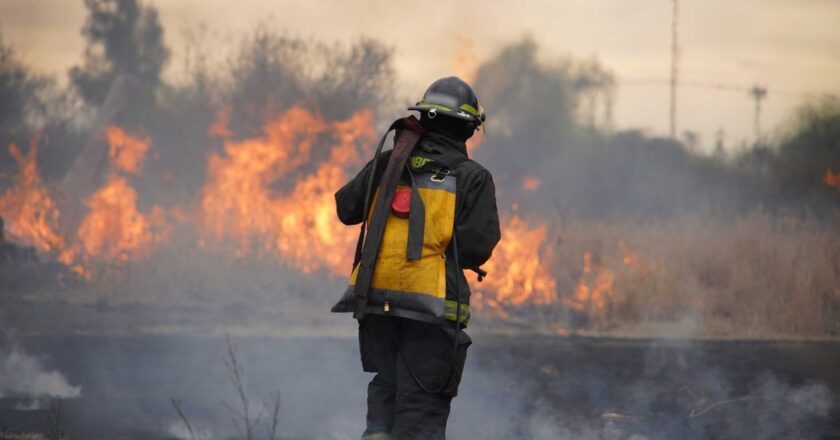 Santa Fe: aprueban la adquisición de equipamiento para los bomberos
