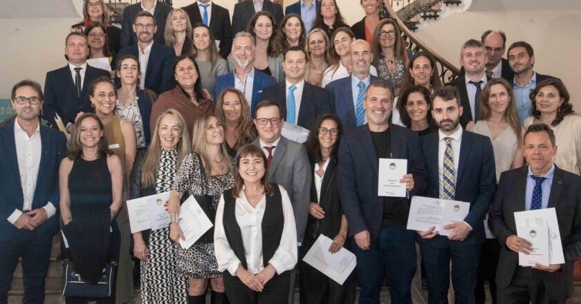 Defensores y fiscales juraron la nueva Constitución Provincial en Rosario