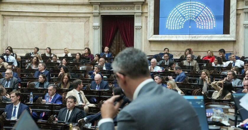 Diputados inició el debate sobre límites al DNU y el impuesto a combustibles líquidos