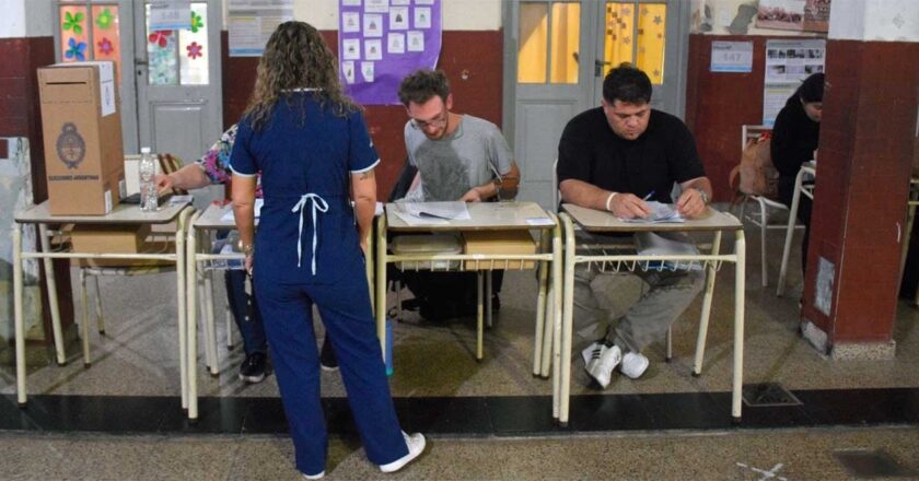 Elecciones legislativas: el 60% de las autoridades de mesa convocadas confirmó asistencia