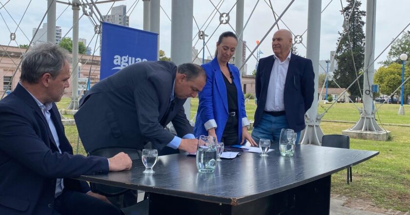 Santa Fe: inician la renovación del colector de cloacas con un sistema de cámara desinflada