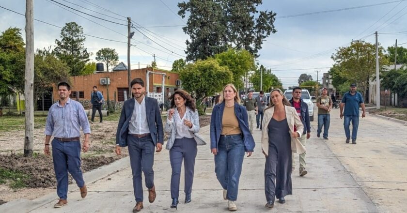 La intendenta de Vera recorrió con el gobernador Pullaro avances de obras en la ciudad