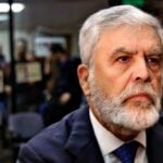 Julio De Vido se entregó en Comodoro Py para cumplir su condena