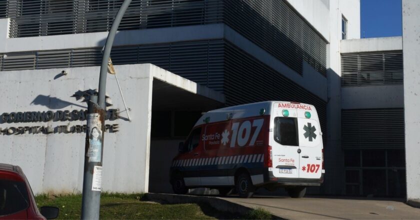 Hombre apuñalado grave en barrio Centenario tras disputa familiar en Santa Fe