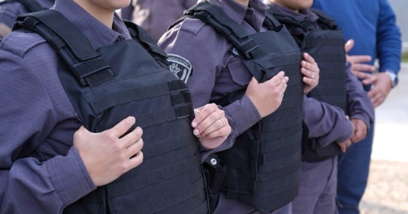 El Gobierno de Santa Fe adquiere 11 mil chalecos para la Policía provincial