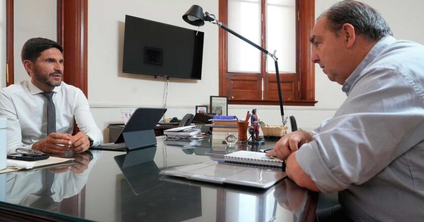 El gobernador Pullaro recibió al intendente Poletti en el primer encuentro del año