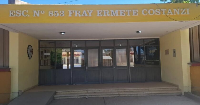 Grave vandalismo en la Escuela 853 de San Javier: destrozos en puertas y ventanas