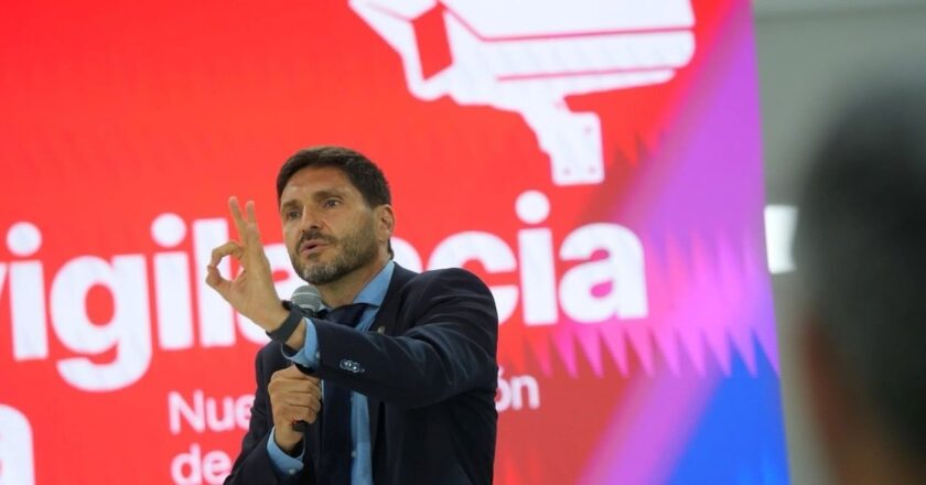 Pullaro lidera con amplia ventaja una encuesta que mide la imagen