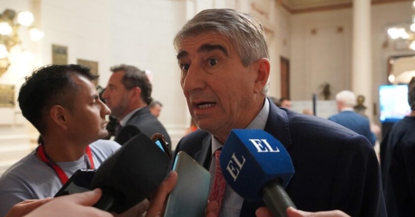 Bastia entregó personalmente los pliegos de los candidatos a la Corte Suprema