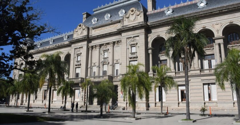 Gobierno envía a empleados cartas explicativas y de agradecimiento por la nueva política salarial