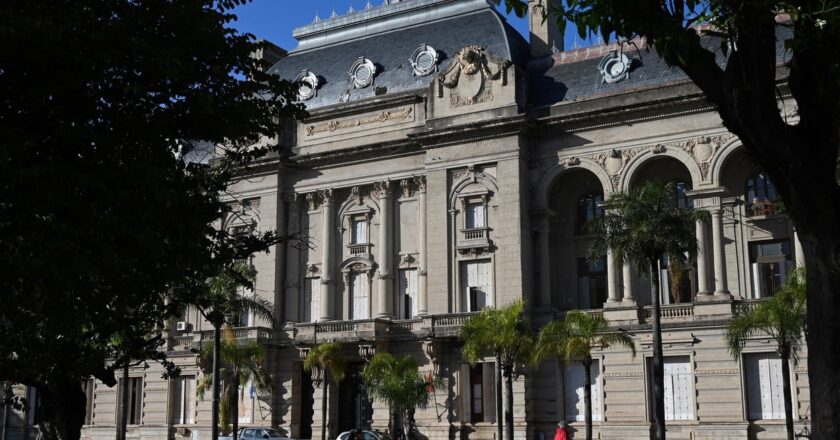 Santa Fe: Gobierno evalúa reapertura de paritarias