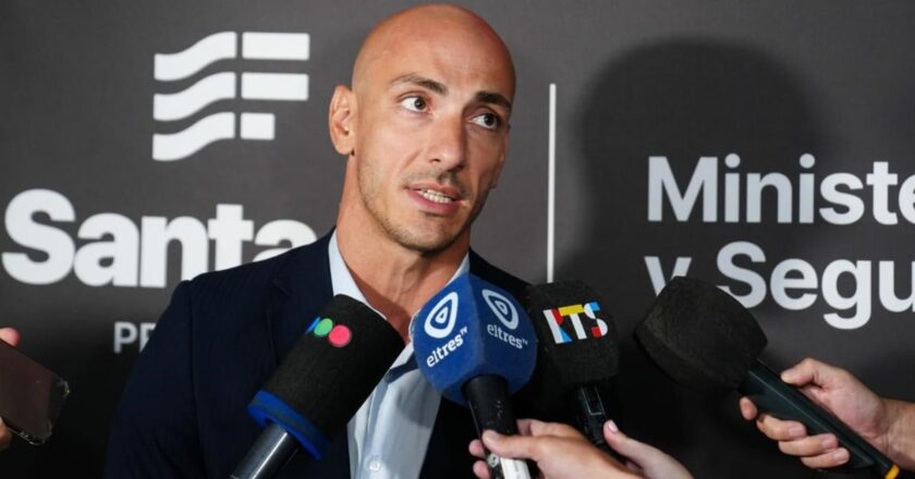 Protesta policial en Rosario: la provincia llama al diálogo y garantiza la operatividad