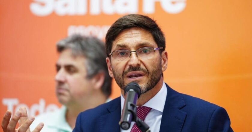 El gobernador Pullaro se reunió con referentes de Unidos tras el conflicto policial