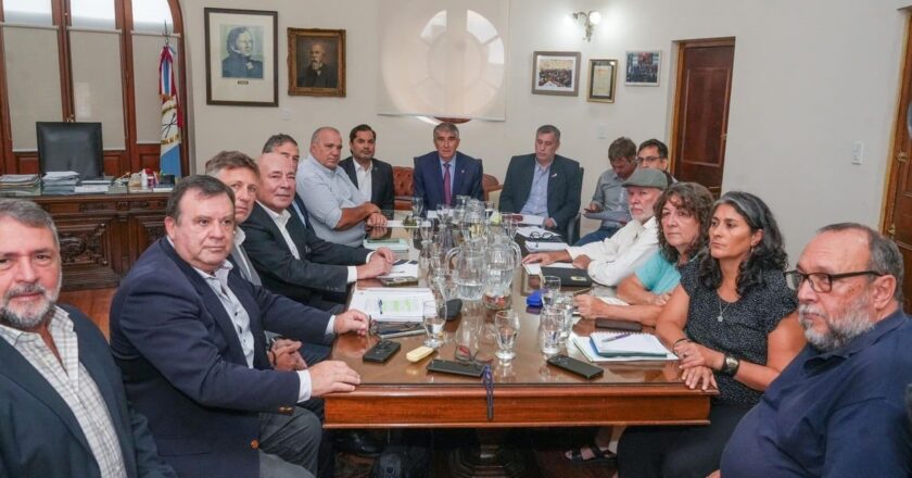 Retroactivos salariales: más de $103.000 millones para estatales santafesinos