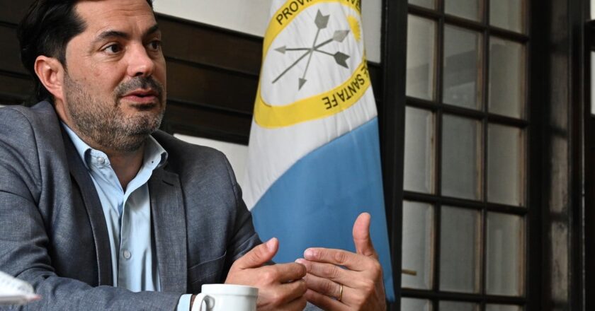 Gobierno de Santa Fe impulsa medidas para morigerar el impacto de la crisis en la economía local