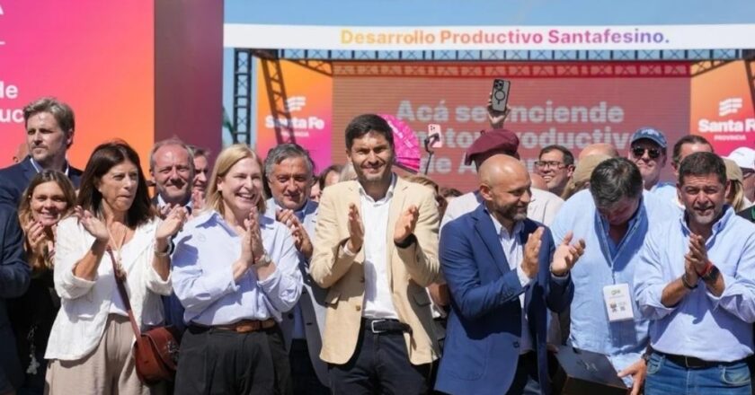 El gobernador Pullaro destacó en Expoagro la «eficiencia impositiva» santafesina