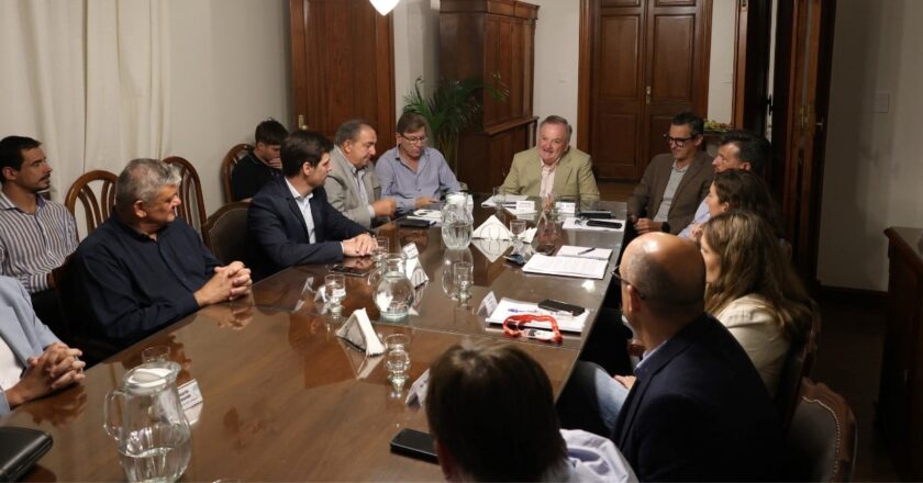 Oficialismo santafesino fija posición sobre régimen municipal y alista debate con el PJ