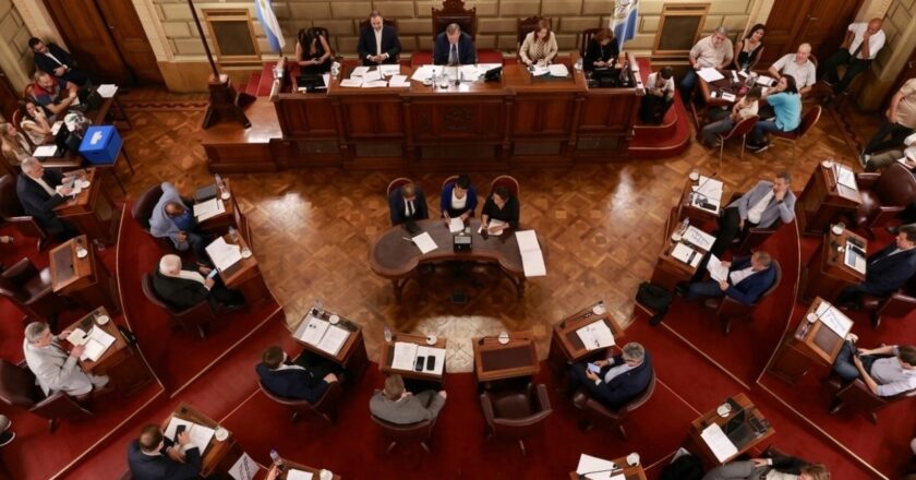 Oficialismo y PJ negocian el avance de la Ley Orgánica de Municipios