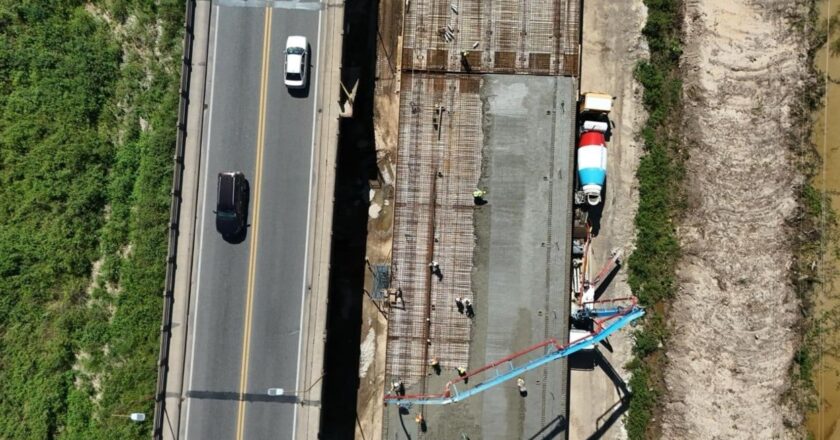 Santa Fe defiende el empleo con inversión pública y reducción impositiva en plena recesión