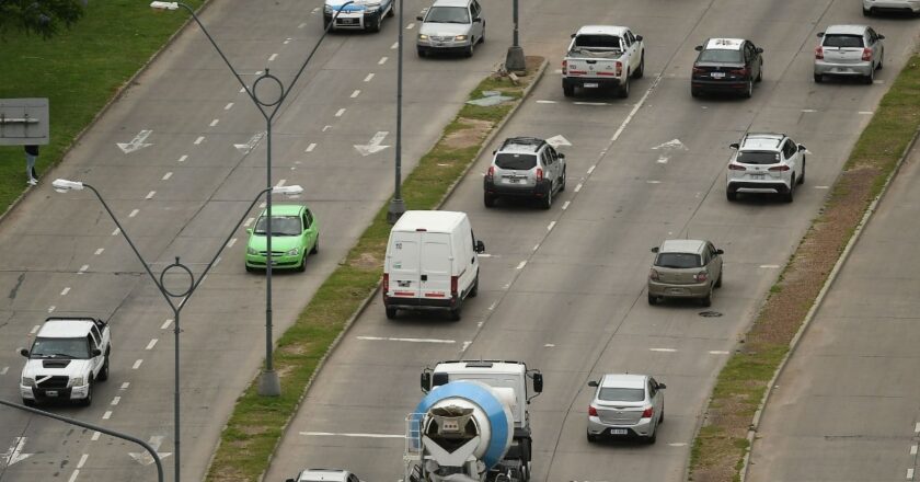 El Gobierno define subas parciales de combustibles en mayo y posterga el resto a junio