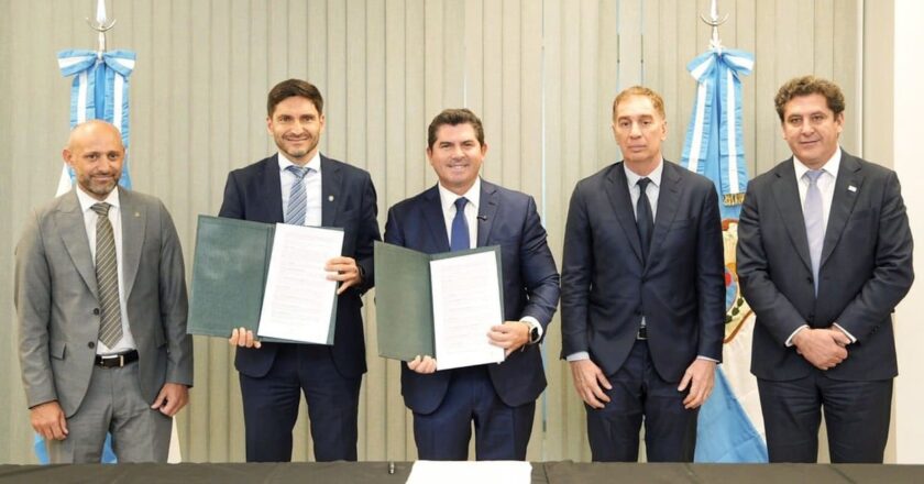 Pullaro firmó acuerdo con San Juan para integrar empresas santafesinas al sector minero