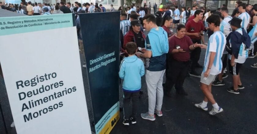 Tribuna Segura veta ingreso a estadios a deudores alimentarios