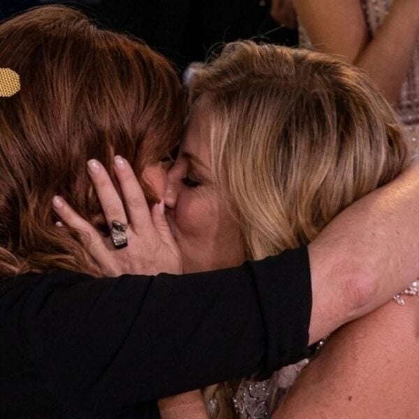 ¡Bomba total! Nancy Dupláa y Carla Peterson, a los besos y sin pudor en los Martín Fierro 2026