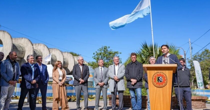 Pullaro reclama eliminar retenciones al sector lácteo santafesino