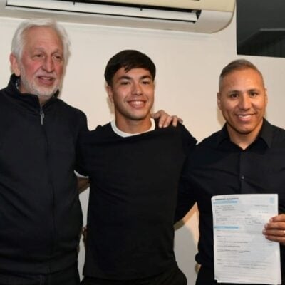 Nacho Lago renovó contrato con Colón