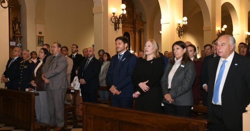Pullaro y Poletti encabezaron el acto oficial del 25 de Mayo en Santa Fe