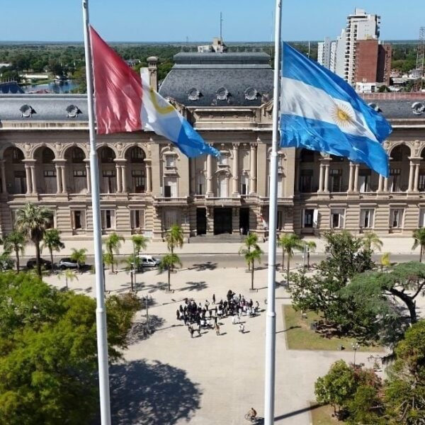 Santa Fe lanzó el plan de protección salarial para refinanciar deudas